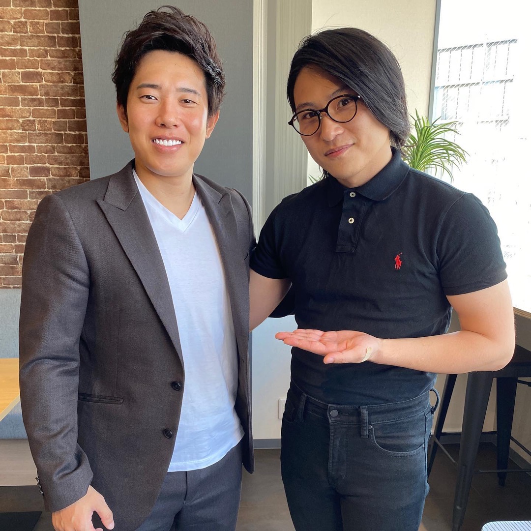 Yoshikawa standing next to Keita Tsuji